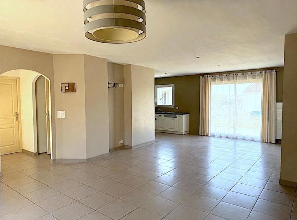 Plain-pied récent, 3 chambres, garage, jardin