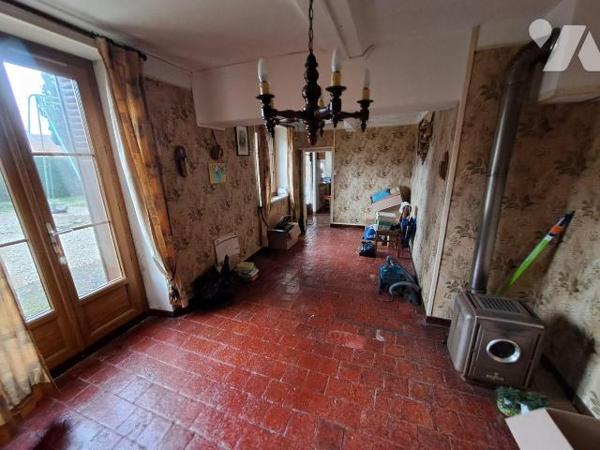 Exclusivement chez 1816 Notaires

Maison ancienne en pierre à rénover comprenant :

- rdc: ...
