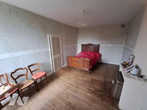 Exclusivement chez 1816 Notaires

Maison ancienne en pierre à rénover comprenant :

- rdc: ...