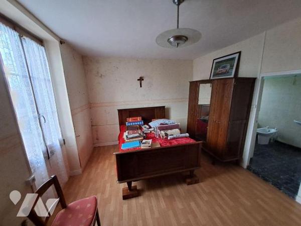 Exclusivement chez 1816 Notaires

Maison ancienne en pierre à rénover comprenant :

- rdc: ...