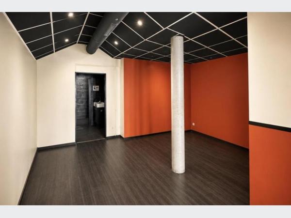 Local commecrial à Louer à 59000 1500 €