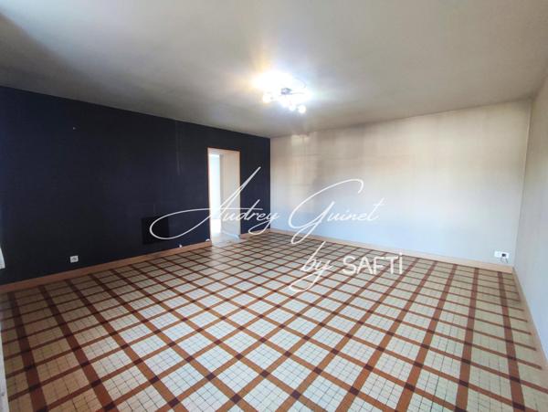 Maison avec dépendances et terrain divisible