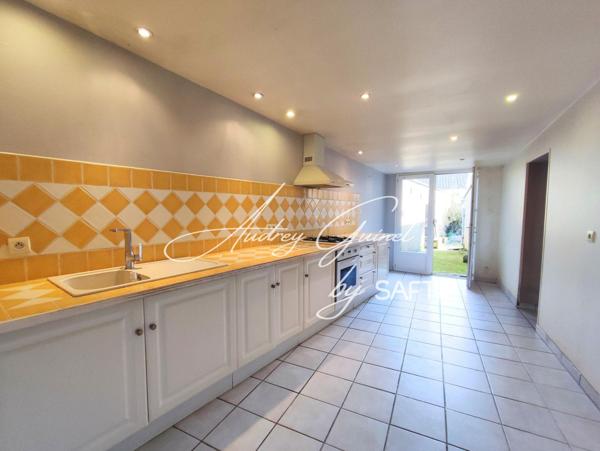 Maison avec dépendances et terrain divisible