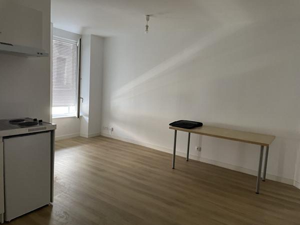 A LOUER BREST CENTRE JAURES/GAMBETTA/ - STUDIO RENOVE - 22.8 M2