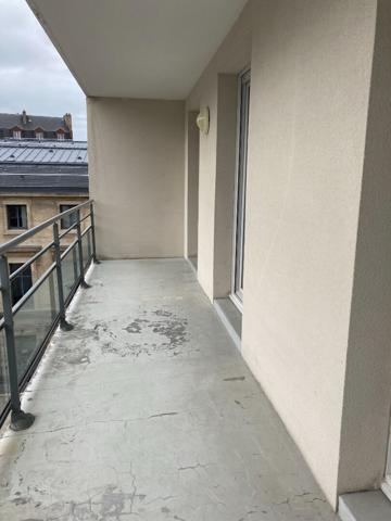 PALAIS DE JUSTICE - DANTON APPART. F3 67,68M2 avec ascenseur, balcons, garage 2 voitures