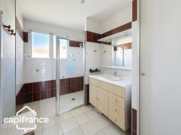 Maison LUMINEUSE sur sous-sol - quartier familial à deux pas de la place Lavault