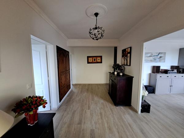 A VENDRE- GRANDE MAISON FAMILIALE A LA FLECHE