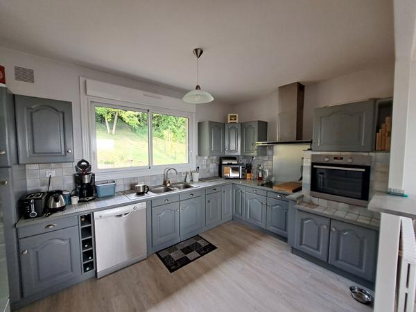 A VENDRE- GRANDE MAISON FAMILIALE A LA FLECHE