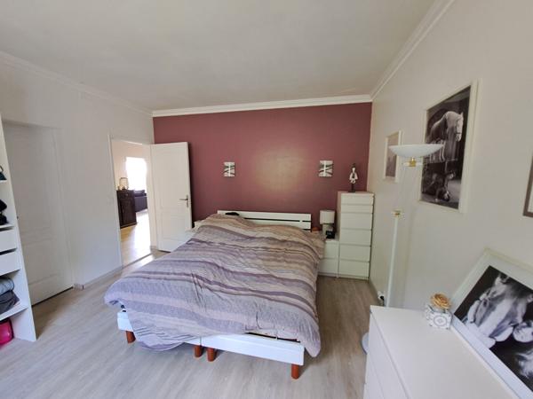 A VENDRE- GRANDE MAISON FAMILIALE A LA FLECHE