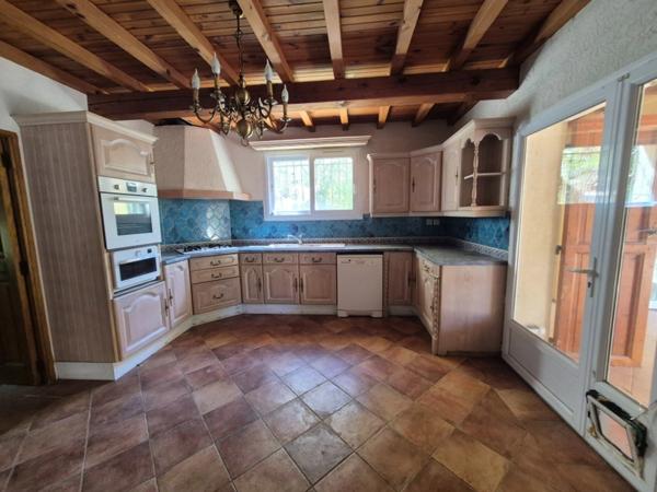 Maison à rénover. 5 pièces BAGNOLS EN FORET (83). 424 000 €