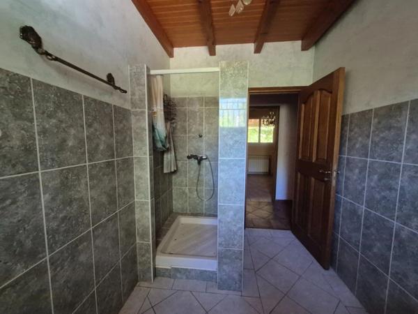 Maison à rénover. 5 pièces BAGNOLS EN FORET (83). 424 000 €