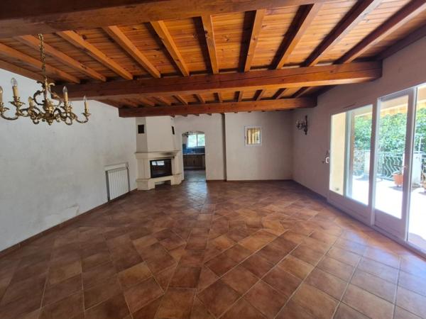 Maison à rénover. 5 pièces BAGNOLS EN FORET (83). 424 000 €