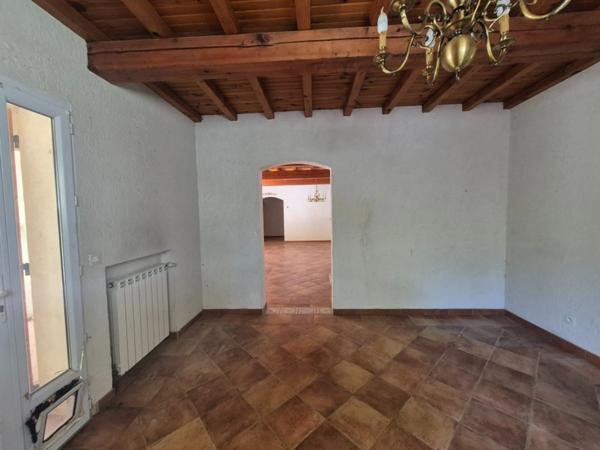 Maison à rénover. 5 pièces BAGNOLS EN FORET (83). 424 000 €