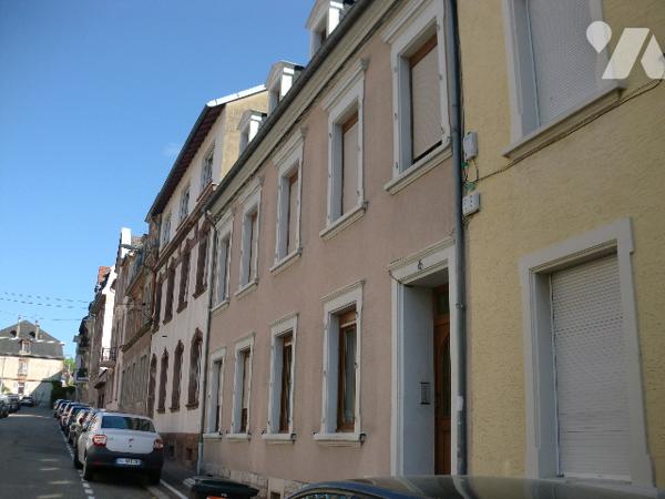 un  petit immeuble qui se paye lui même, entretenu et de beaux volumes