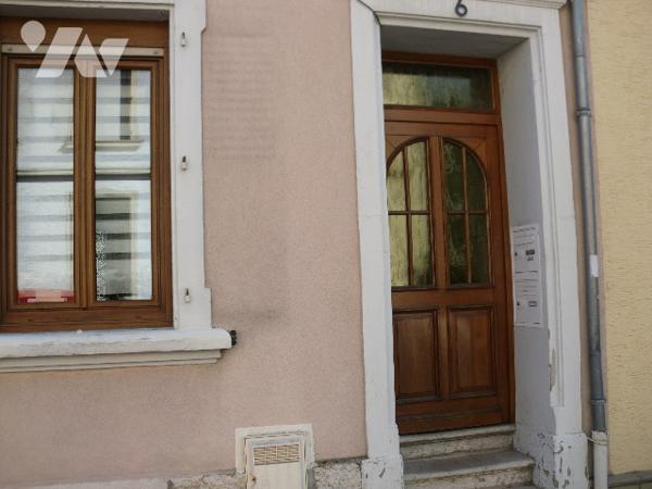 un  petit immeuble qui se paye lui même, entretenu et de beaux volumes