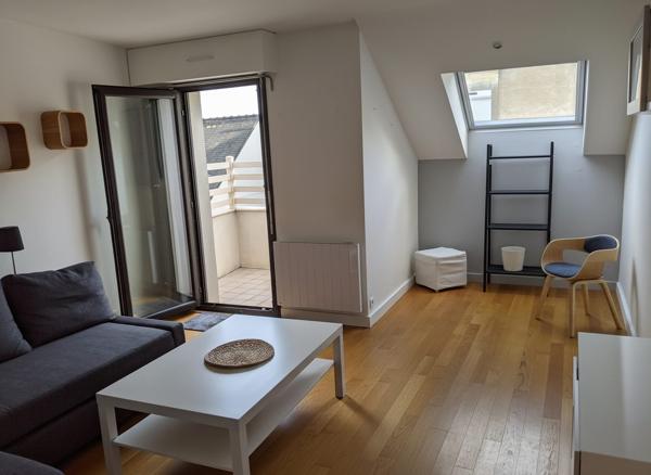 NOUVEAUTÉ – T2 lumineux dernier étage avec balcon et 2 stationnements – Quartier Zola