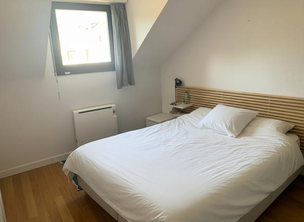 NOUVEAUTÉ – T2 lumineux dernier étage avec balcon et 2 stationnements – Quartier Zola