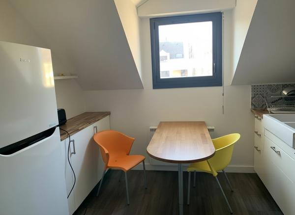 NOUVEAUTÉ – T2 lumineux dernier étage avec balcon et 2 stationnements – Quartier Zola