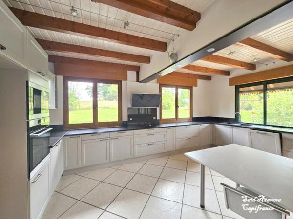 Dpt Vosges (88), à vendre proche de THAON LES VOSGES à Vaxoncourt Chalet, 5 pièces de 160m² sur un terrain de 2860m².