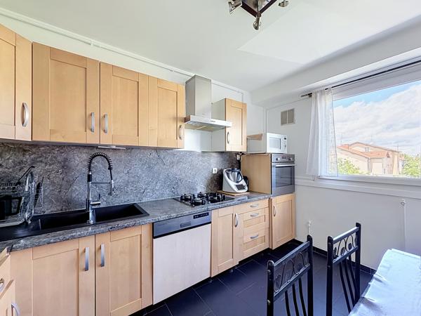 Appartement
         3 pièces
        - 67 m² 169 900 € *