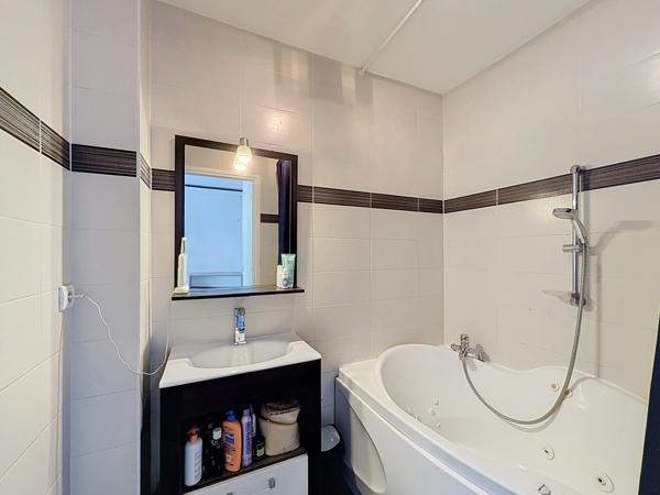 Appartement
         3 pièces
        - 67 m² 169 900 € *