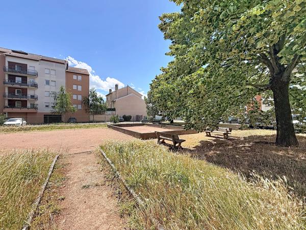 Appartement
         3 pièces
        - 67 m² 169 900 € *