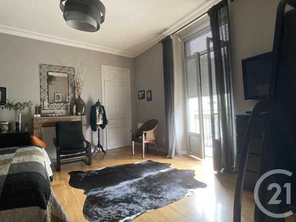 immeuble à vendre  940 m2 FOUGERES - 35