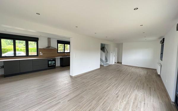 Maison à louer    5 pièces •  Bruyères-et-Montbérault