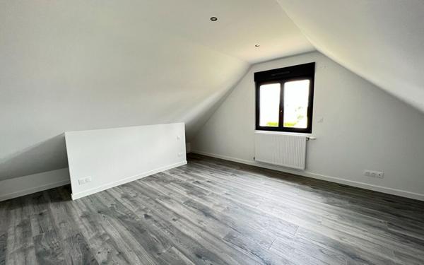 Maison à louer    5 pièces •  Bruyères-et-Montbérault