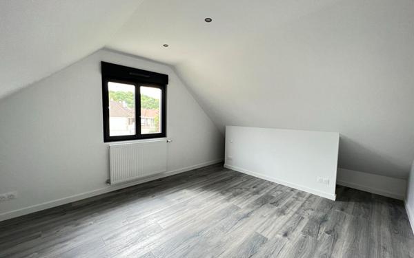 Maison à louer    5 pièces •  Bruyères-et-Montbérault