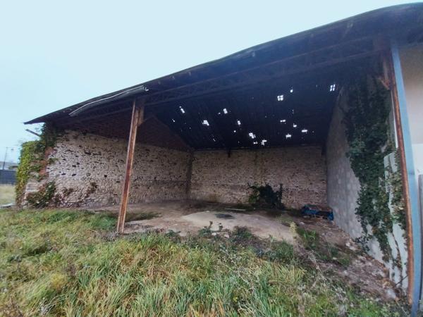 Terrain et grange