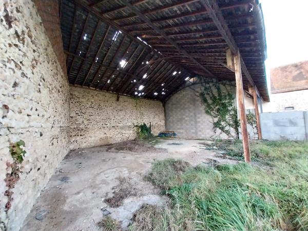 Terrain et grange