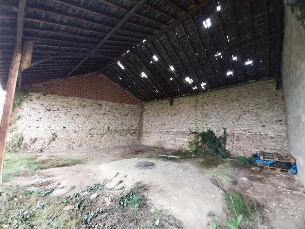 Terrain et grange
