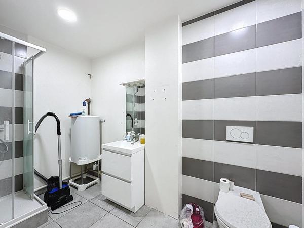 Local commercial modulable de 220 m² - Bourgoin-Jallieu