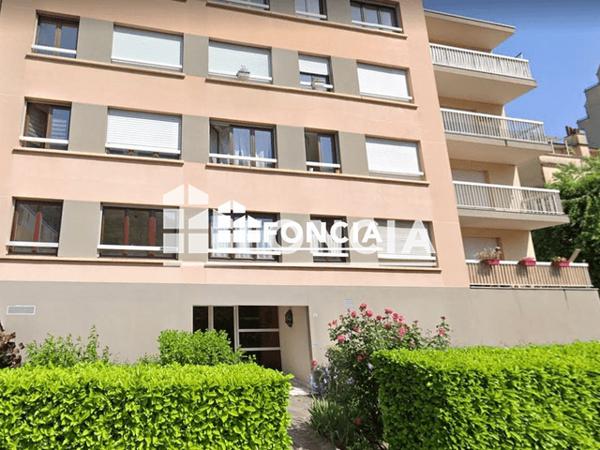 Location Studio meublé 26.23 m² - LES FLEURS Grenoble 38000