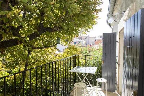 Aix-en-Provence (13100) T1BIS 40 M2 AU SOL AVEC BALCON AU CALME ABSOLU DU CV HISTORIQUE