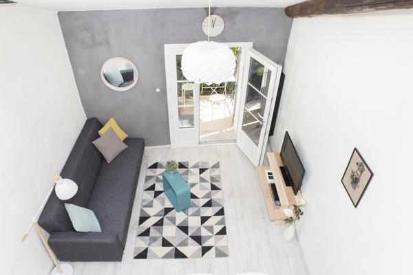 Aix-en-Provence (13100) T1BIS 40 M2 AU SOL AVEC BALCON AU CALME ABSOLU DU CV HISTORIQUE