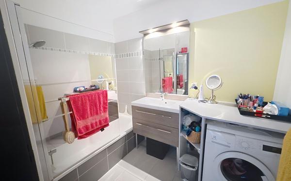 Appartement à vendre    3 pièces • 58,22 m2 Roquebrune-sur-Argens