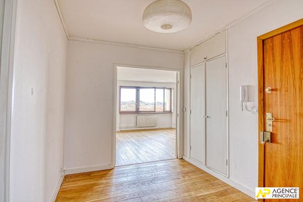 Versailles Avenue de Paris La Bruyère Appartement 4 pièces 90 m² 5 -ème et dernier étage avec ascenseur cave et parking €560 000 ** - Référence 25825