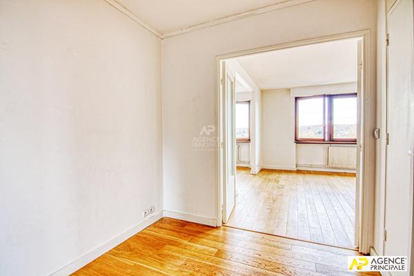 Versailles Avenue de Paris La Bruyère Appartement 4 pièces 90 m² 5 -ème et dernier étage avec ascenseur cave et parking €560 000 ** - Référence 25825