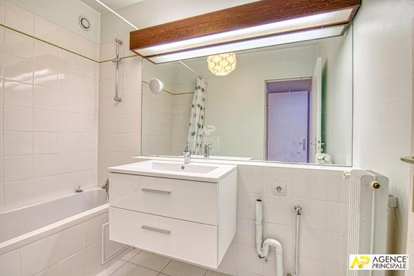 Versailles Avenue de Paris La Bruyère Appartement 4 pièces 90 m² 5 -ème et dernier étage avec ascenseur cave et parking €560 000 ** - Référence 25825