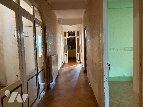 Cœur de village de Damazan -  Grande maison en pierre de plus de 210 m², avec garage et grenier !