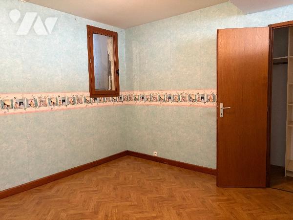 Cœur de village de Damazan -  Grande maison en pierre de plus de 210 m², avec garage et grenier !