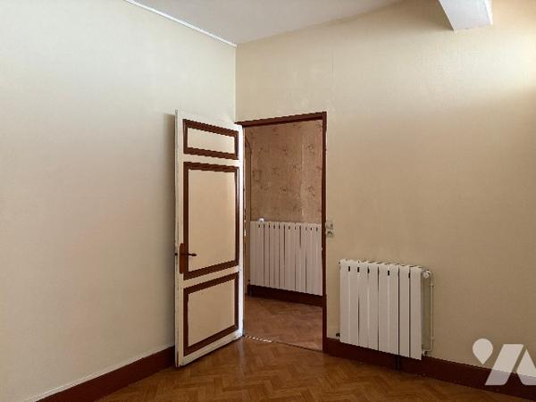 Cœur de village de Damazan -  Grande maison en pierre de plus de 210 m², avec garage et grenier !