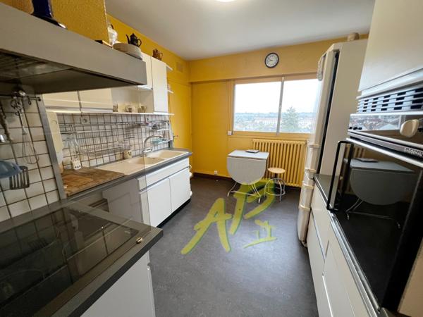 APPARTEMENT 3 CHAMBRES - CAVE - PARKING COUVERT