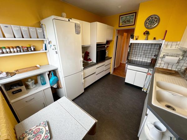 APPARTEMENT 3 CHAMBRES - CAVE - PARKING COUVERT