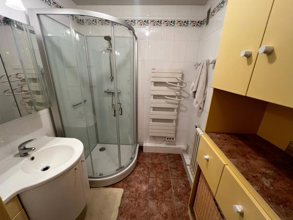 APPARTEMENT 3 CHAMBRES - CAVE - PARKING COUVERT