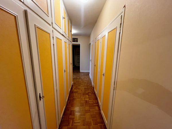 APPARTEMENT 3 CHAMBRES - CAVE - PARKING COUVERT