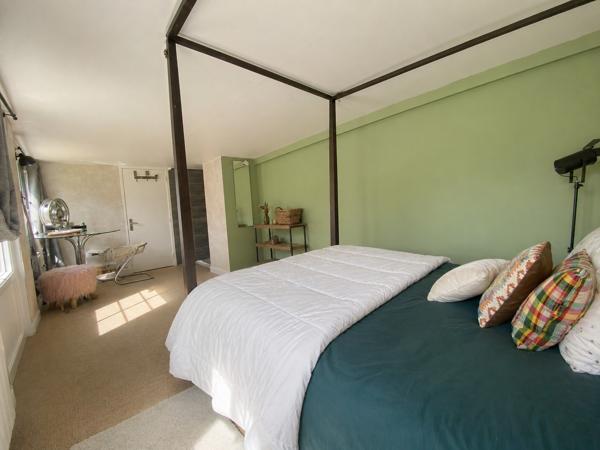 Maison
         6 pièces
        - 168 m² 570 000 € *