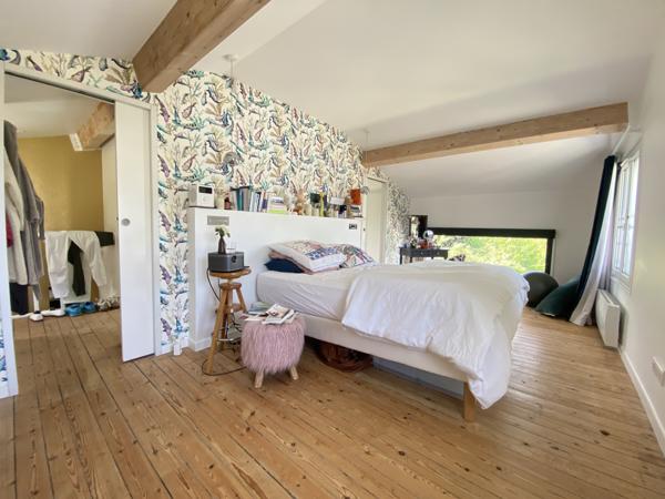 Maison
         6 pièces
        - 168 m² 570 000 € *
